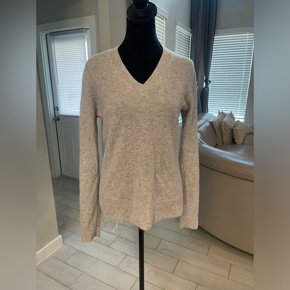 41 hawthorn 100% cashmere v neck sweater Sz M
